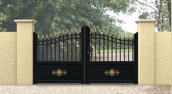 portail Newport Rétro Aurigny noir chapeau de gendarme par habitat automatisme